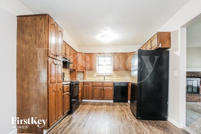 Foto del edificio - 706 N Redwood Dr