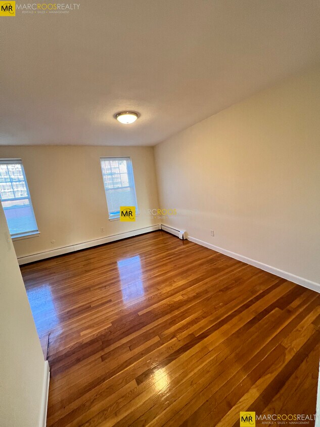 Foto principal - 168 North Beacon St