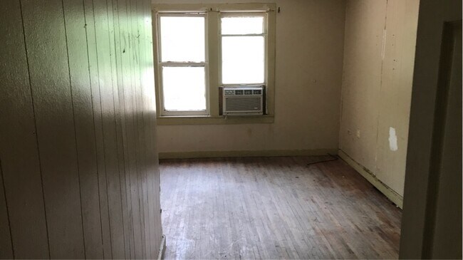 Building Photo - 922 Eastland Ave