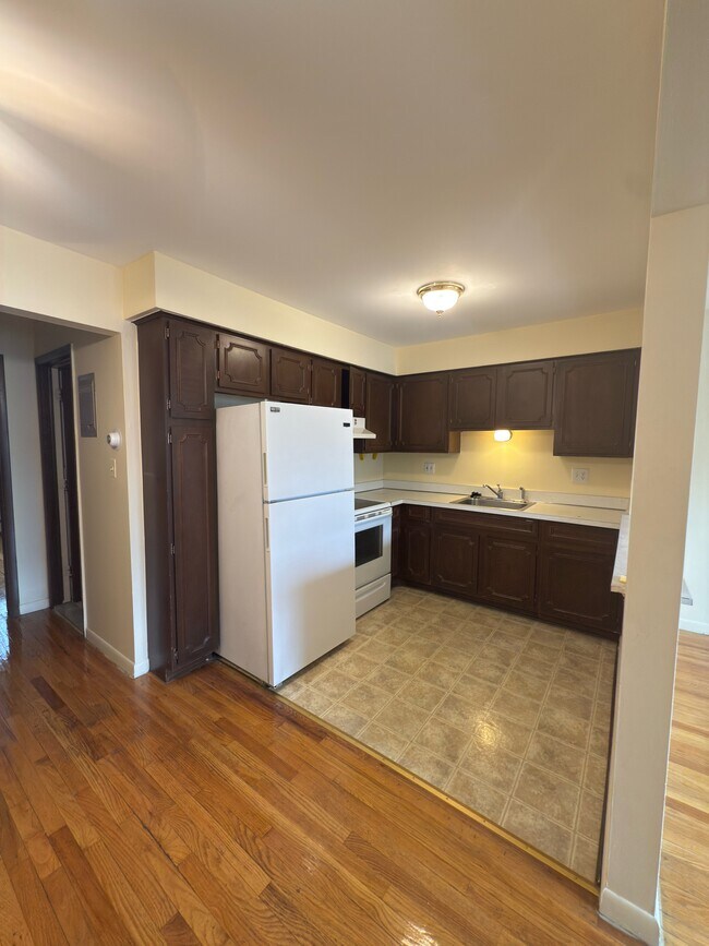 Foto del edificio - 5093 Mansfield Ave