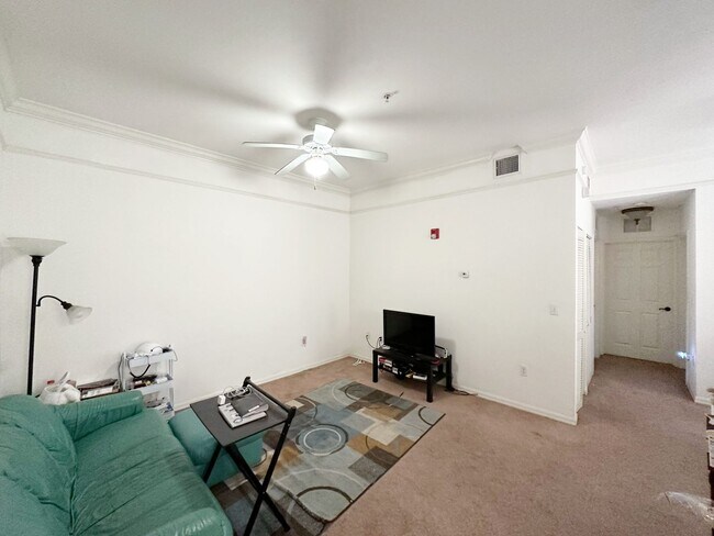 Building Photo - Saint Charles - Luxury 2 Bedroom, 2 Bathroom Condo