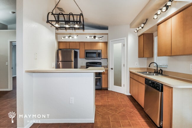 Building Photo - 1460 Greenview Ave