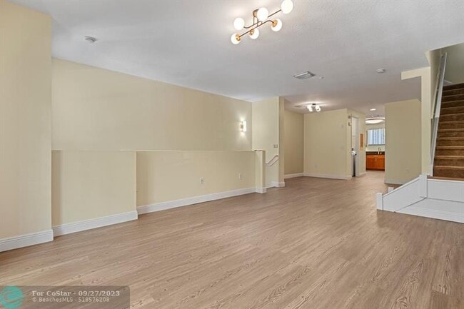Building Photo - 238 SW 14th Ave
