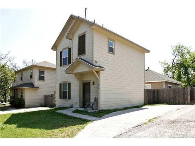 Foto del edificio - Townhome available off East MLK