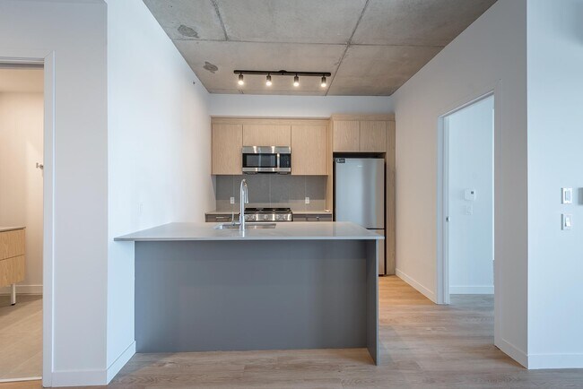 Building Photo - E507