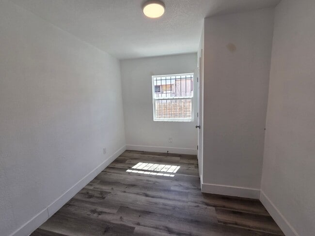 Foto del edificio - 320 N 10th St
