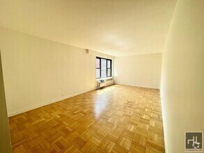 Building Photo - AMAZING STUDIO APARTMENT!! AMAZING DEAL! W...
