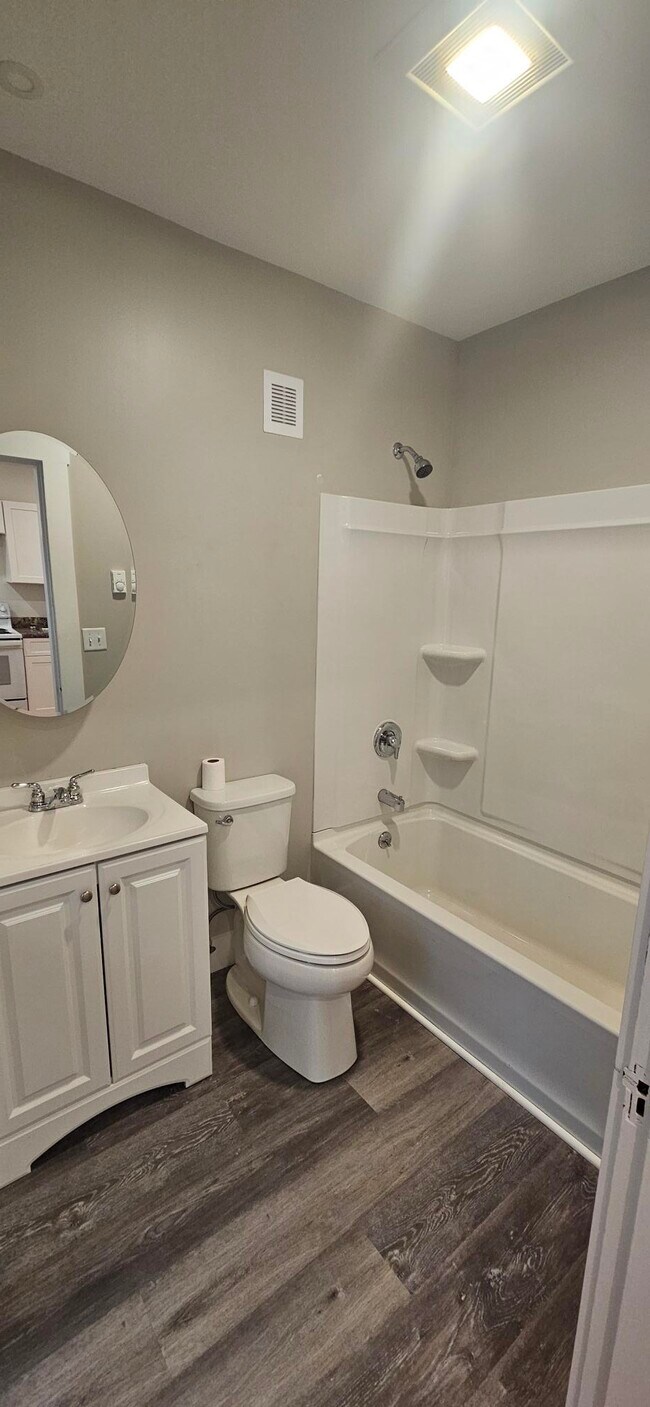 Building Photo - 3 Warren St