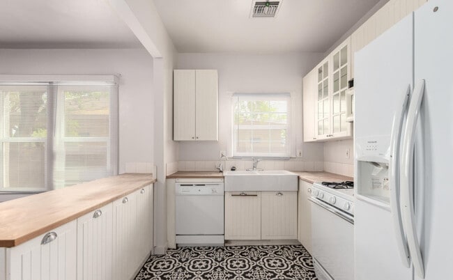 Kitchen - 1505 W Pierce St
