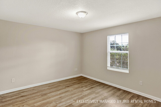 Foto del edificio - 8454 McGirts Village Ln