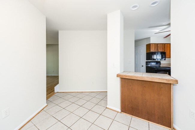 Building Photo - 2911 Jackson Dr