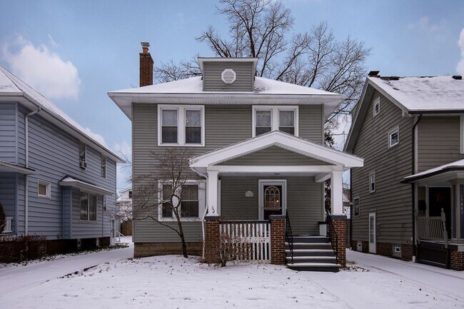 Foto del edificio - 3 BED 1 BATH SINGLE FAMILY HOME IN BEAUTIFUL LAKEWOOD!