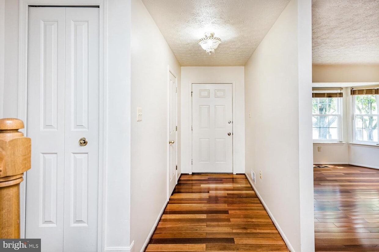 Foto principal - 9214 Howland Rd