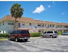 Building Photo - 9851 Sandalfoot Blvd