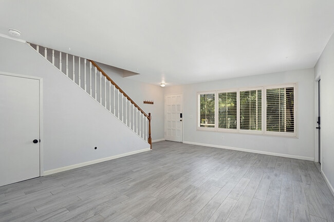 Building Photo - 685 Seacoast Dr