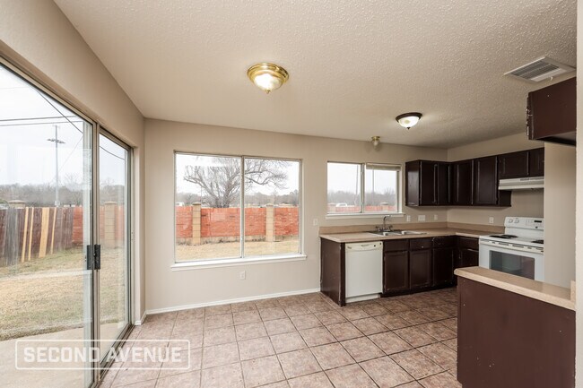 Foto del edificio - 12931 Parker Ct