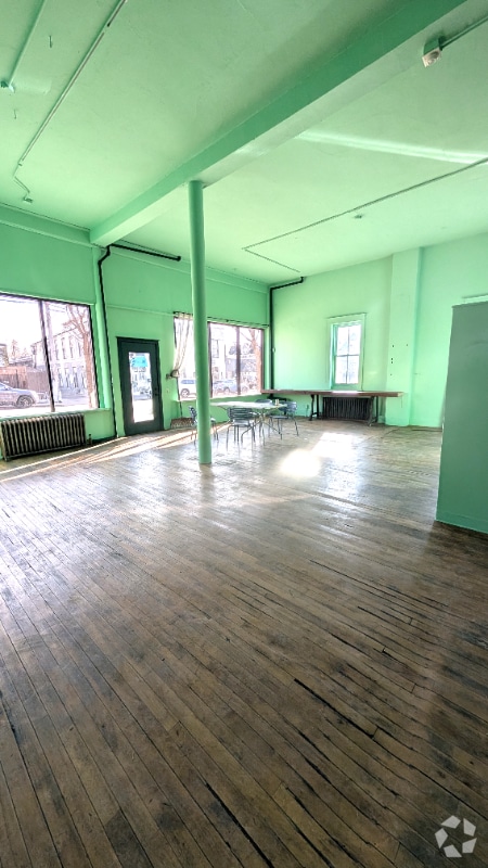 Building Photo - 708 W 26th St