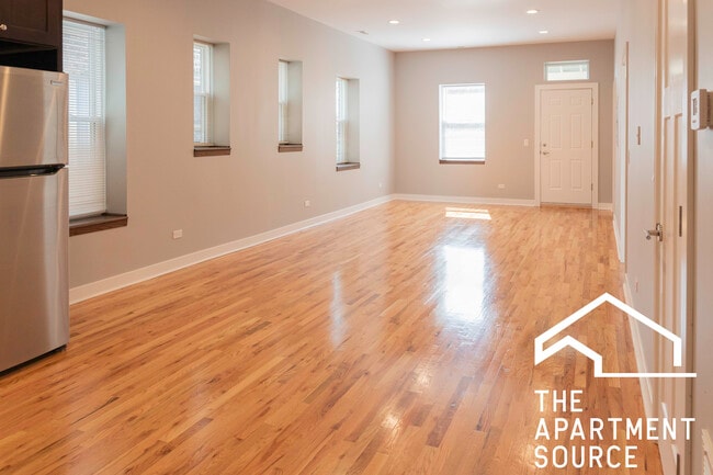 Foto del edificio - 1929 W Montrose Ave