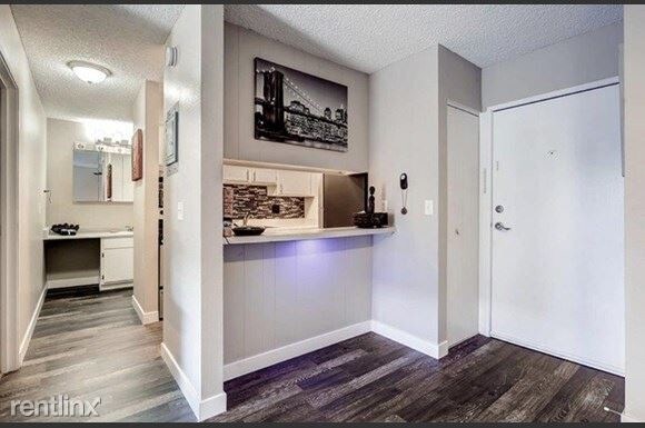 Foto principal - 848 S Dexter St