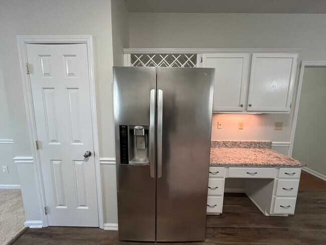 Foto del edificio - Excellent 4BD, 2.5BA Cary Home with Fenced...