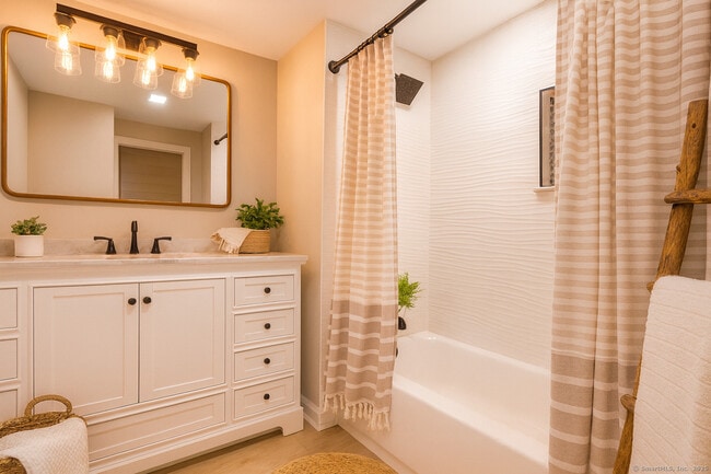 Foto del edificio - 11 Pond Circle Rd