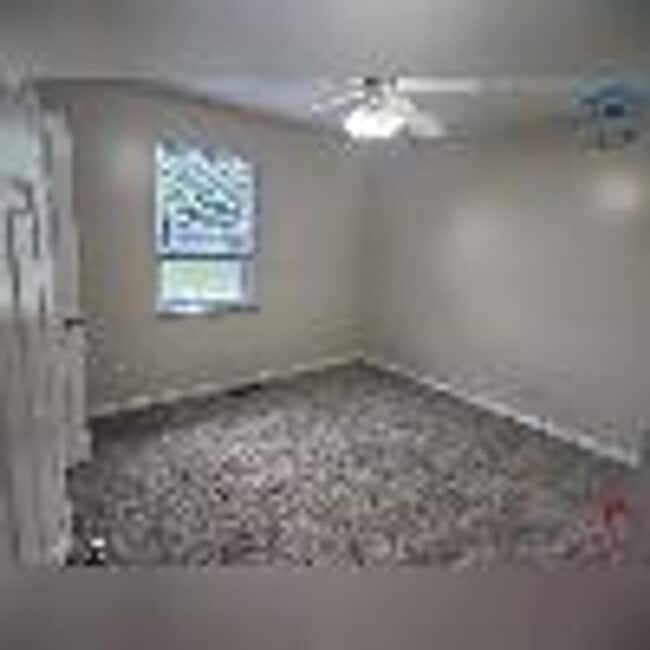 Building Photo - 540 W Stevens St