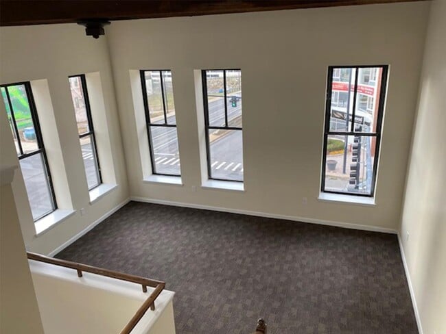 Building Photo - 1181 Elm St