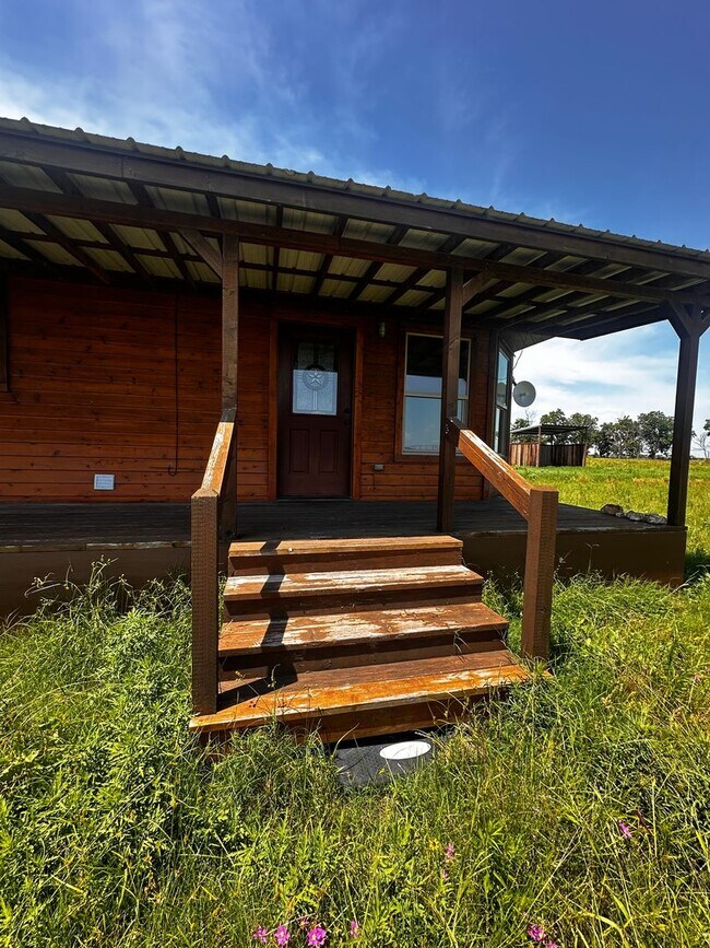 Foto del edificio - CABIN - Brock ISD - HORSES WELCOME
