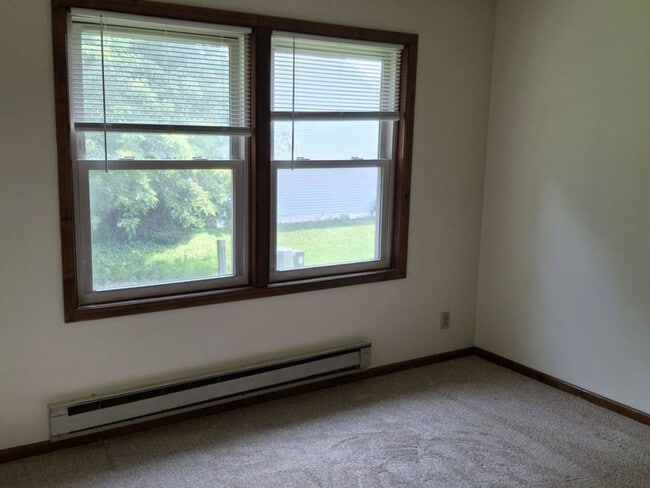 Building Photo - 643 Ziegler Dr