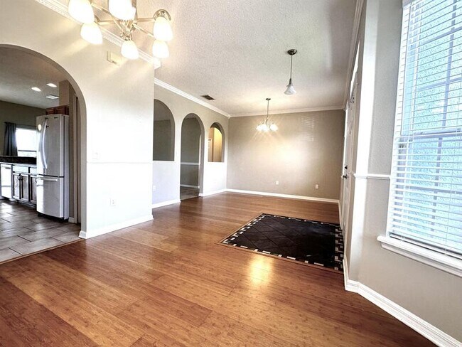 Building Photo - 1538 Sarus Ave