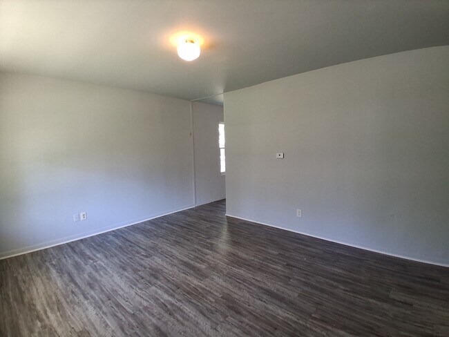 Building Photo - 1505 Fairwood St