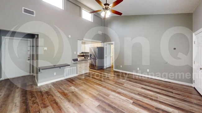 Building Photo - 2420 Moneda St