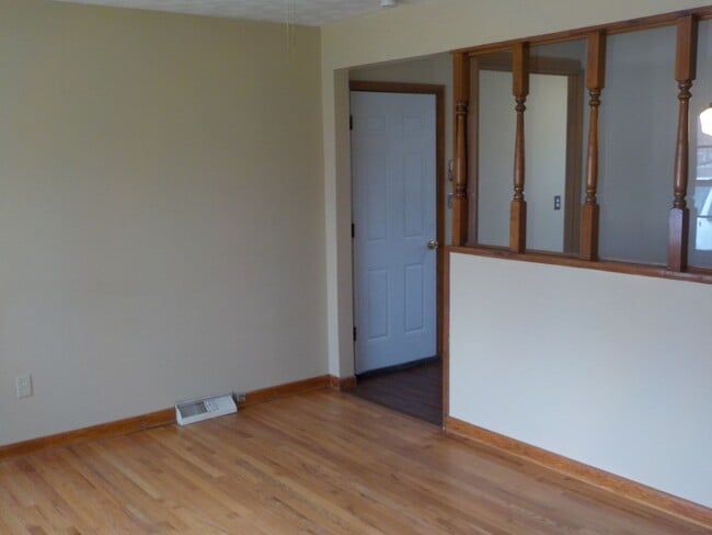 Building Photo - 909 Highland Dr