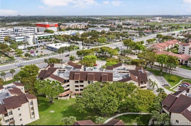 Foto del edificio - 8810 SW 123rd Ct