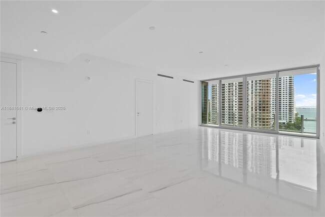 Foto del edificio - 300 Biscayne Blvd Way