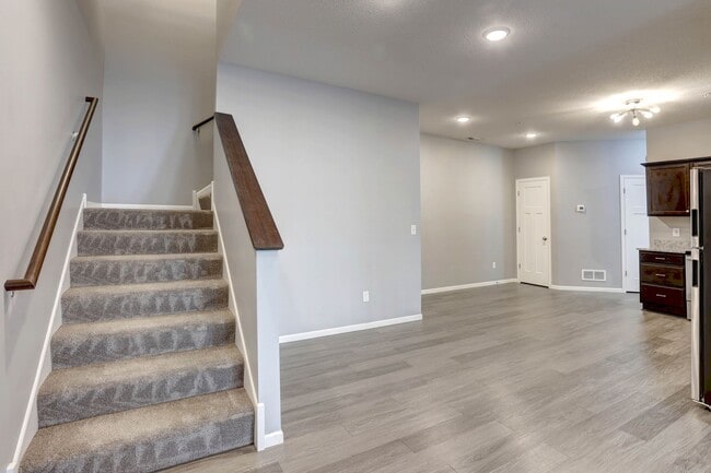 Building Photo - Fox Run Townhomes