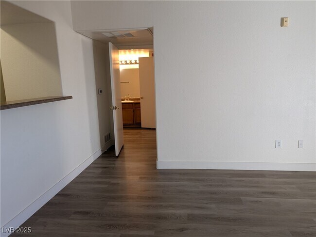 Foto del edificio - 7255 W Sunset Rd