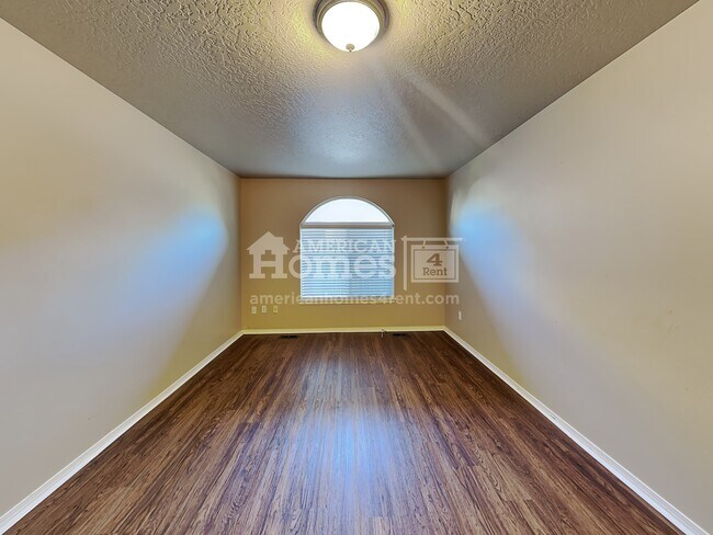 Building Photo - 13450 W Acorn Street