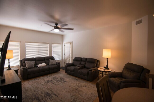 Foto del edificio - 5350 E Deer Valley Dr