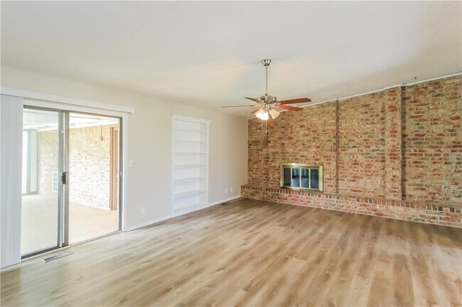 Building Photo - 3920 Green Hills Ct