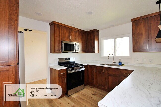 Foto del edificio - 9905 Merryhill Ln