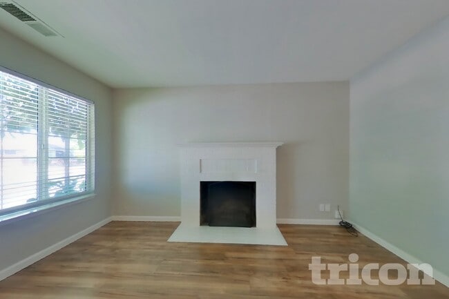 Building Photo - 5041 Whittier Dr