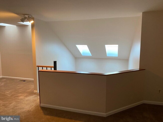 Building Photo - 306 Everest Cir