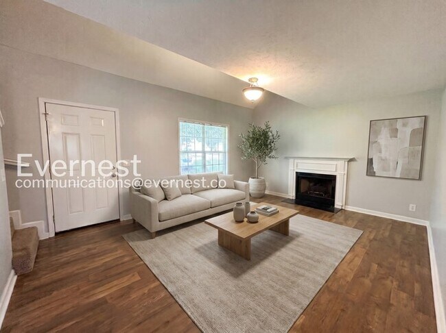 Building Photo - 3 Bed/2 Bath Home with Off-Street Parking / Pet-Friendly / Available Now!