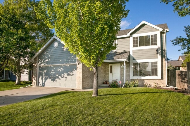 Building Photo - Spacious and Serene Home with Ideal Locati...
