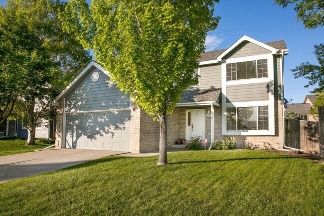 Foto del edificio - Spacious and Serene Home with Ideal Locati...