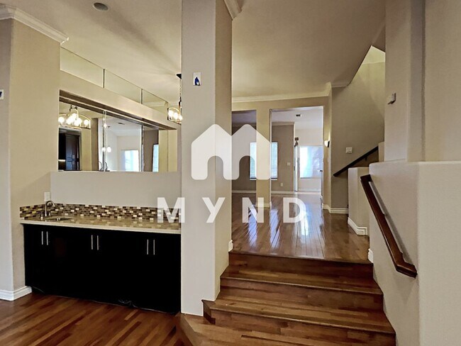 Foto del edificio - 5117 Renaissance Ave Unit C