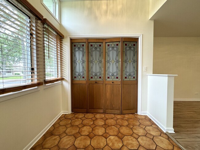 Foto del edificio - 634 Hillside Dr