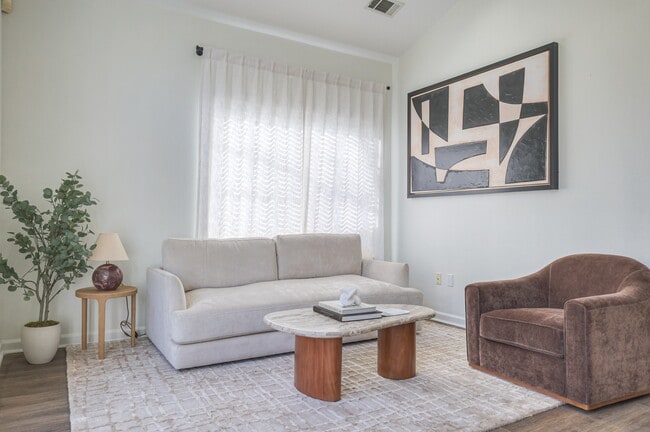 Foto del edificio - Warner Park Commons