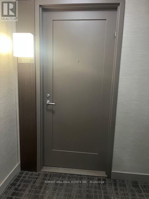 Building Photo - 310 Tweedsmuir Ave